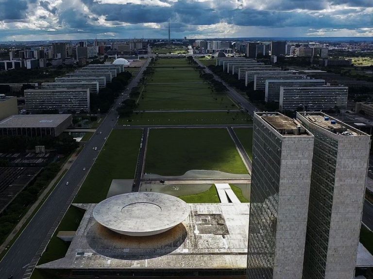 Vista aérea da Esplanada dos Ministérios, em Brasília - (Foto: Marcello Casal Jr/Agência Brasil)