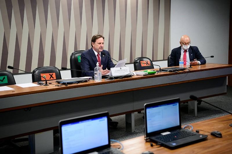 O presidente da comissão, Aciz Gurgacz, e o senador Esperidião Amin - Pedro França/Agência Senado