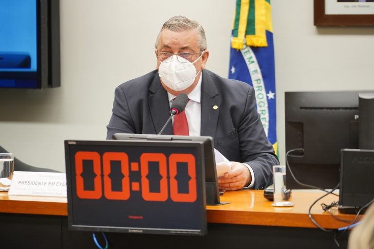 Schreiner: não é razoável punir o proprietário que teve sua terra invadida - (Foto: Pablo Valadares/Câmara dos Deputados)