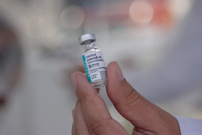 Hoje, Fiocruz depende de ingrediente farmacêutico ativo importado da China - (Foto: ERIKA INOUE/MYPHOTO PRESS/ESTADÃO CONTEÚDO)