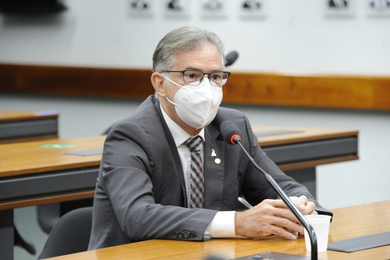 Joaquim Passarinho criticou ações de fiscalização que destroem maquinário dos garimpeiros - (Foto: Gustavo Sales/Câmara dos Deputados)