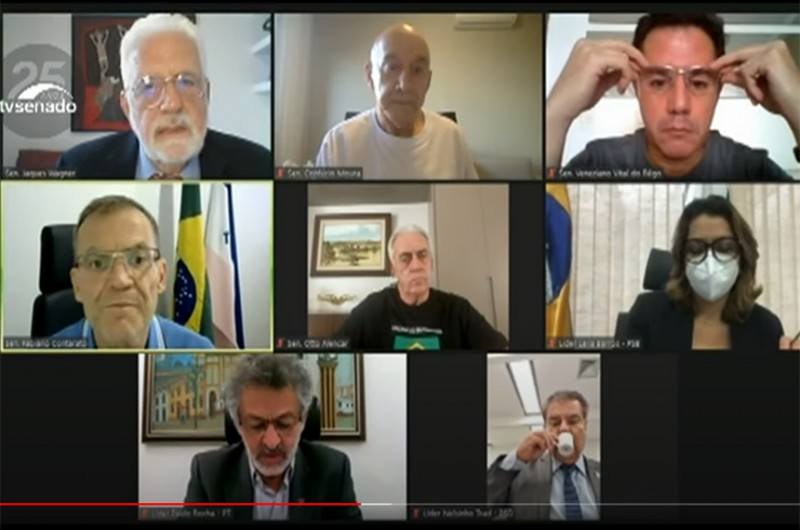Presidida pelo senador Jaques Wagner (PT-BA), acima à esquerda, a Comissão de Meio Ambiente votou requerimentos nesta quarta-feira e definiu as políticas públicas a serem analisadas - Agência Senado