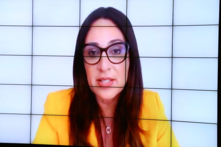 Rejane Dias apresentou parecer favorável à proposta, com alterações - (Foto: Cleia Viana/Câmara dos Deputados)