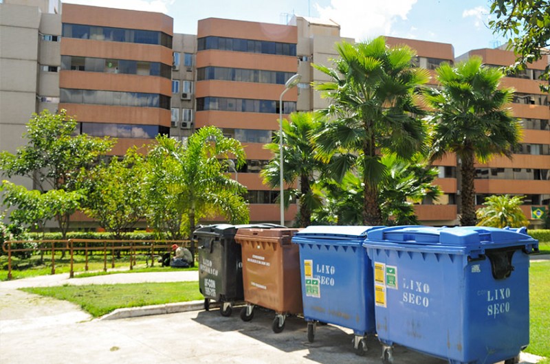 Separação do lixo em prédio residencial de Brasília - Lúcio Bernardo Jr/Agência Brasília