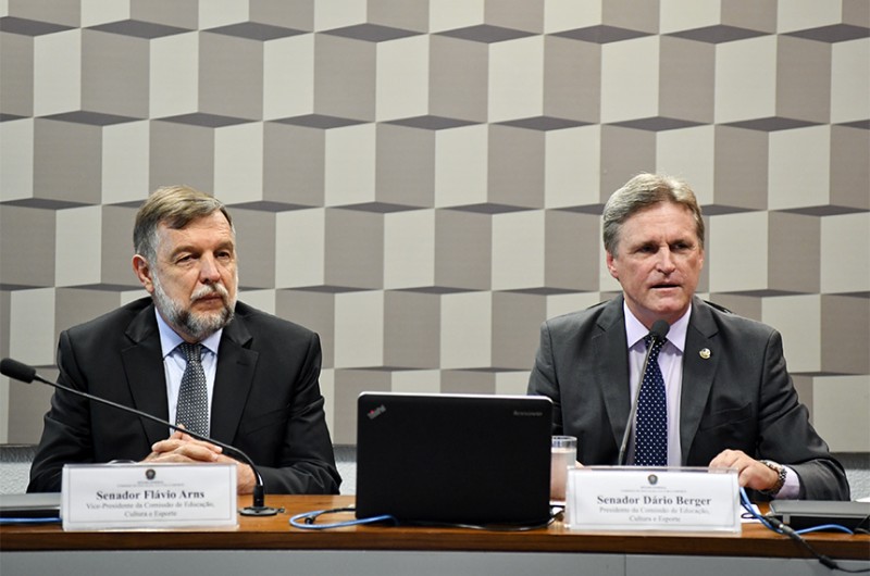O Sistema Nacional de Educação é uma das metas do Plano Nacional de Educação, com normas para a atuação conjunta entre os entes federativos. Flávio Arns e Dário Berger foram os requerentes da sessão - Jefferson Rudy/Agência Senado