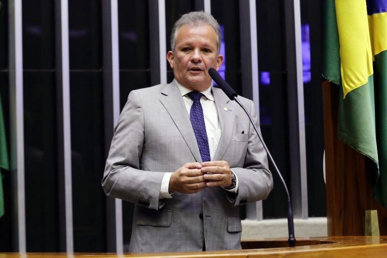 André Figueiredo defende que cada empresa trace suas metas - (Foto: Michel Jesus/Câmara dos Deputados)
