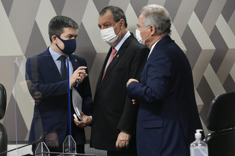 Senadores Randolfe Rodrigues, Omar Aziz e Renan Calheiros assinam nota pública - (Foto: Jefferson Rudy/Agência Senado - 02.06.2021)