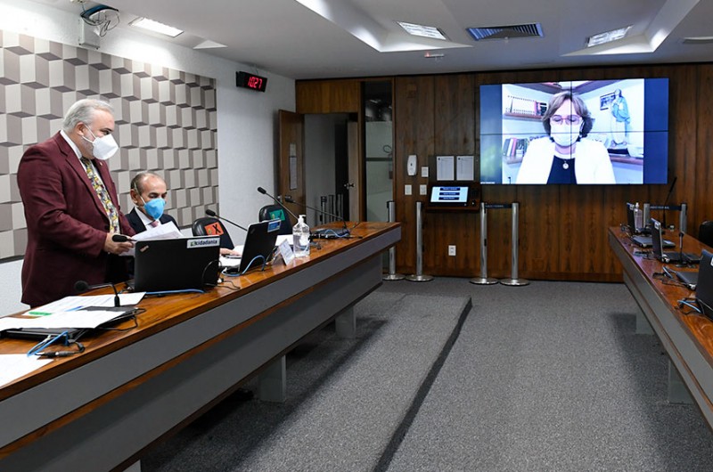 Reunião da Comissão de Educação do Senado (CE) em que o projeto foi aprovado; texto agora será analisado pelos deputados federais - Roque de Sá/Agência Senado