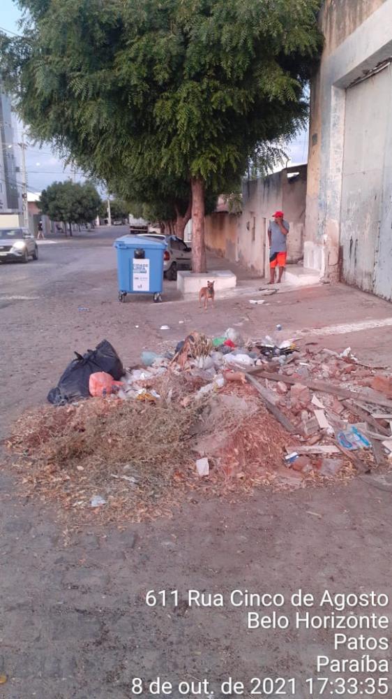 Entulhos na cidade de Patos