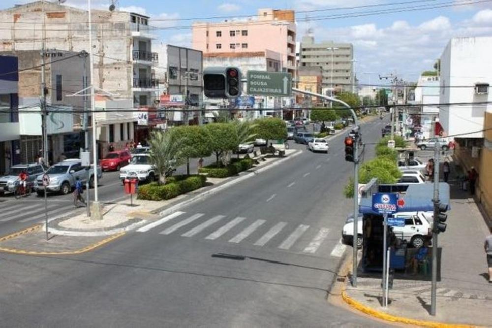 Rua Epitácio Pessoa: Centro de Patos - PB