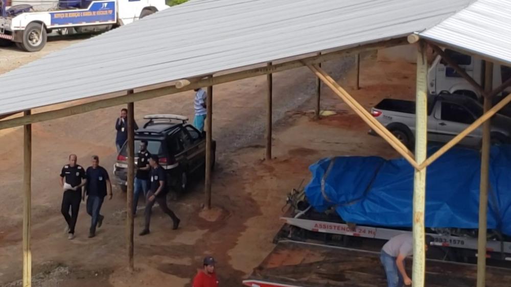 Polícia Civil periciou destroços do avião em pátio de Caratinga — Foto: Reprodução