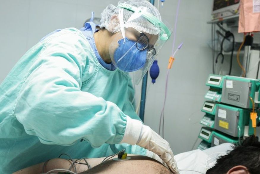 A pesquisa indica que houve poucas reinfecções confirmadas entre 353.326 pessoas que contraíram Covid-19 no Catar e que esses casos foram, em geral, leves. (Foto: Breno Esaki/Agência Saúde DF)