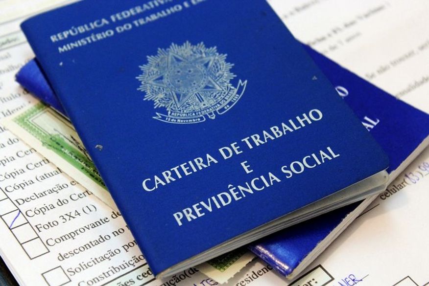 De acordo com o relatório, a​ redução na taxa de desocupação foi acompanhada por um aumento no nível da ocupação, que passou de 39,5%, no 3º trimestre do ano anterior, para 42%, no 2º deste ano, e alcançou 42,9%, no último período pesquisado. (Foto: repro