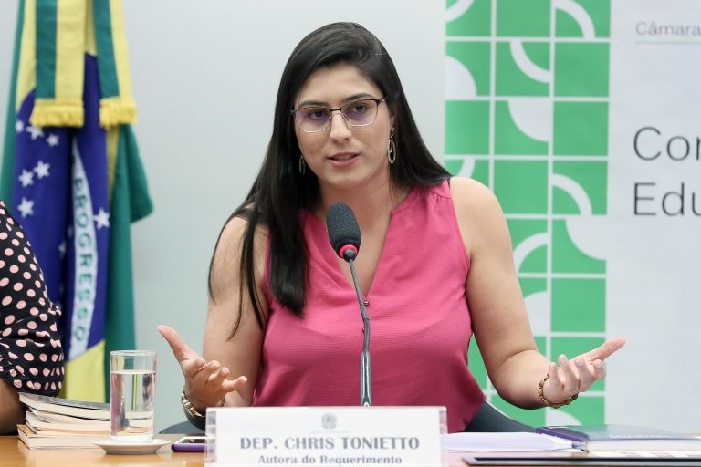 Autora do projeto, deputada Chris Tonietto diz que o tema é urgente - (Foto: Claudio Andrade/Câmara dos Deputados)