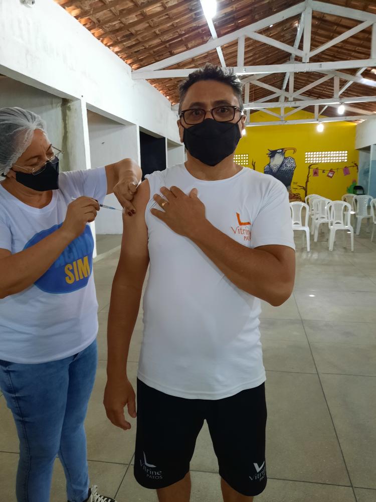 Vacinação contra Covid-19 em Patos (Foto: Vitrine Patos)