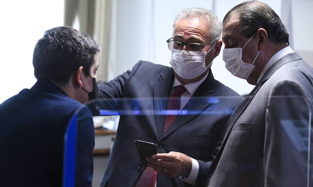 Senadores Randolfe Rodrigues (Rede-AP), Renan Calhaieros (MDB-AL) e Omar Aziz (DEM-AM) Foto: Edilson Rodrigues / Agência Senado (15/10/21)