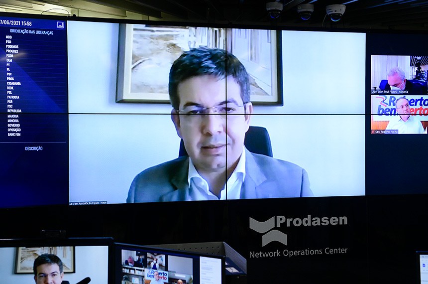 Randolfe Rodrigues é o líder da Rede Sustentabilidade, que acionou o Supremo pela vacinação infantil Fonte: Agência Senado