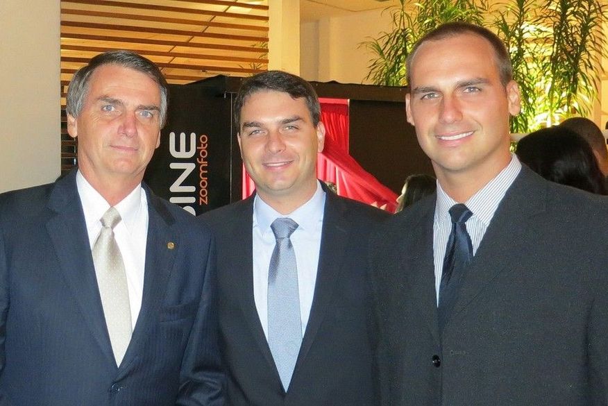 Bolsonaro e filhos (Foto: Reprodução)