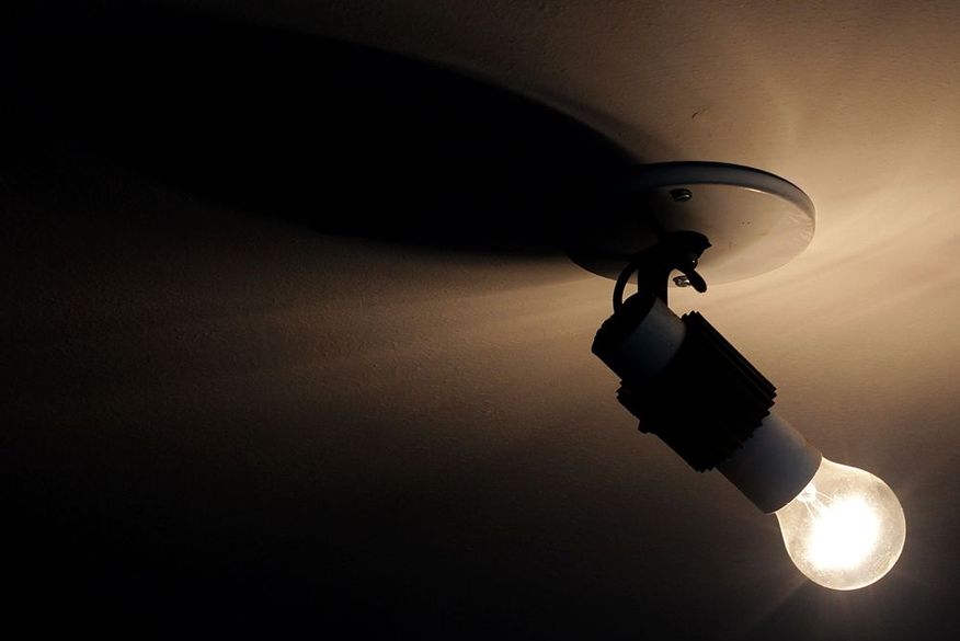 O levantamento do Ipec mostrou que o aumento da energia comprometeu, em média, metade do orçamento de um quarto dos brasileiros de baixa renda (até cinco salários mínimos –hoje, R$ 6.060). (Foto: Reprodução)