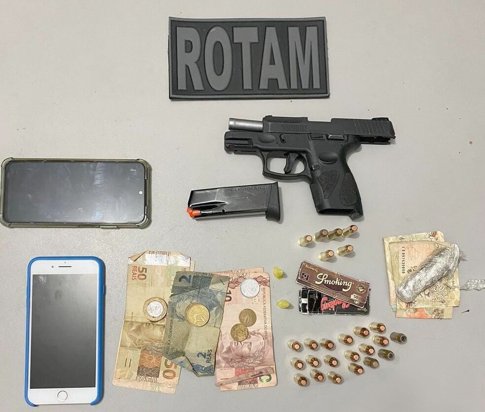  Polícia encontra armas e drogas em carro após abordagem por discussão no trânsito, no Sertão da PB — Foto: Divulgação / Polícia Militar da Paraíba