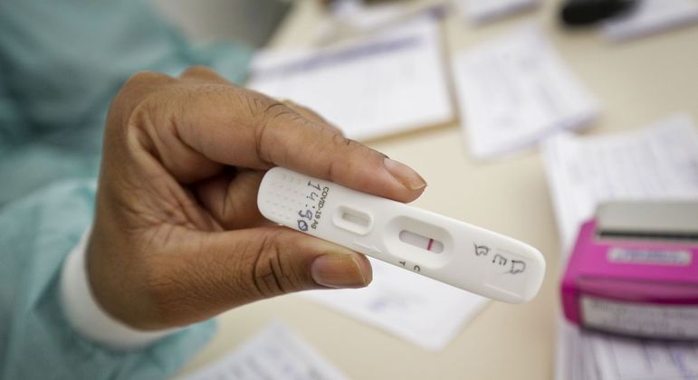 Autoteste de Covid-19 (Foto: Breno Esaki/Agência Saúde)