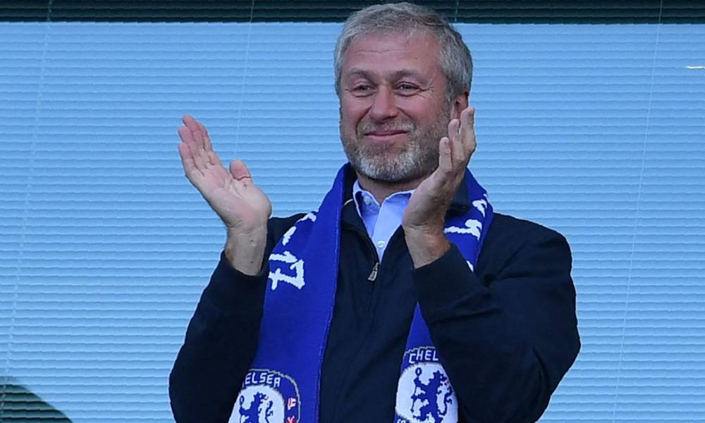 Roman Abramovich deixou o comando do Chelsea - Foto: BEN STANSALL / AFP