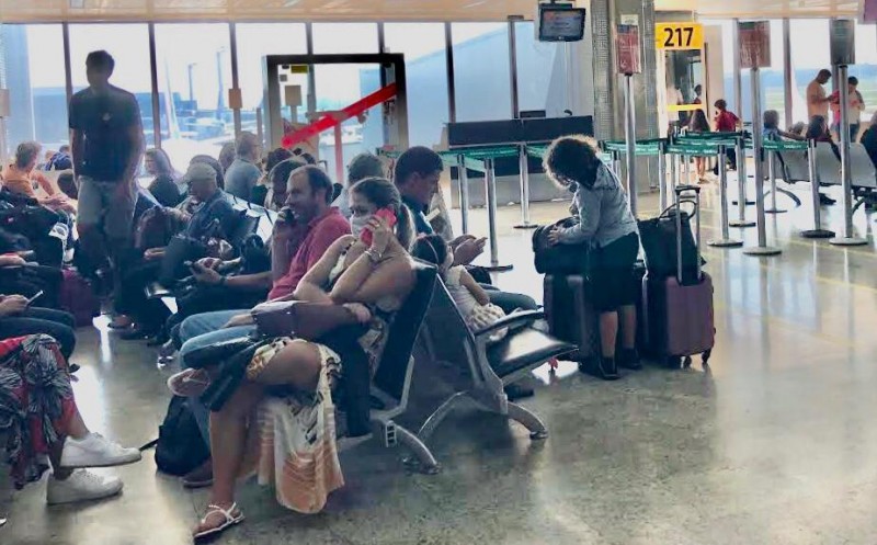 Aeroporto internacional de Guarulhos adotou novas medidas de proteção contra o coronavírus - (Foto: Márcio Neves/R7)