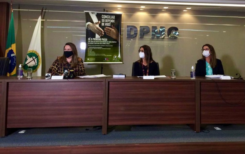 Reunião aconteceu na Defensoria Pública de Minas - (Foto: Vanda Sampaio / Record TV Minas)