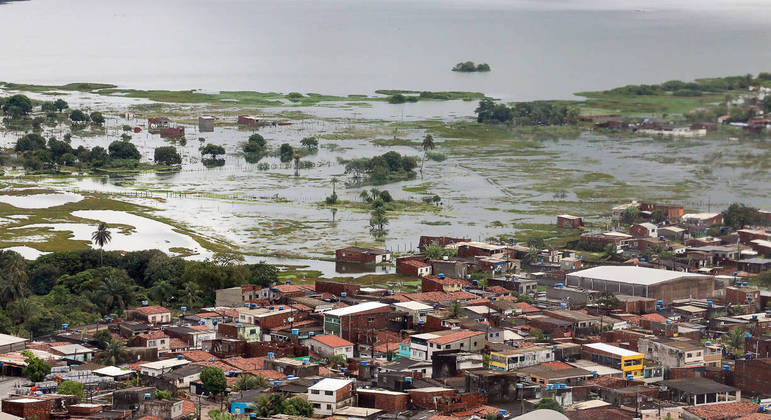 Buscas dos bombeiros por desaparecidos em deslizamentos continuam em três áreas CLAUBER CLEBER CAETANO/PR - 30.05.2022