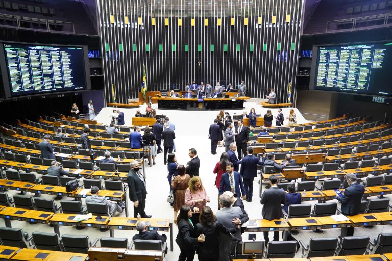 Deputados em sessão do Plenário 