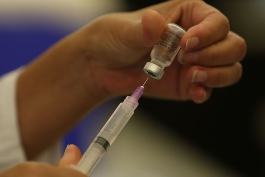 Na semana passada, a Secretaria municipal de Saúde já tinha anunciado que pessoas com 50 anos ou mais também poderiam ser vacinadas a idade de imunização para maiores de 50 anos. (Foto: Reprodução)