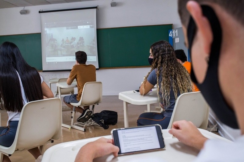Alunos no retorno presencial das aulas no colégio particular Rio Branco em SP - (Foto: TIAGO QUEIROZ/Estadão Conteúdo - 31.01.2021)