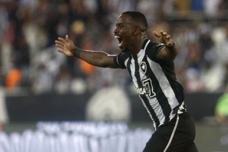 Botafogo venceu o São Paulo com gol de Kayque e deixou a zona de rebaixamento do Brasileirão (Foto: Vítor Silva/Botafogo)
