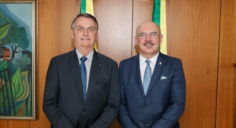 O presidente da República, Jair Bolsonaro, e o ex-ministro da Educação Milton Ribeiro FACEBOOK/REPRODUÇÃO - 10.7.2020