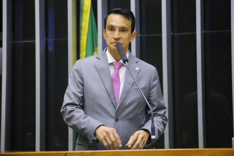 Sidney Leite alerta para risco de perda de empregos e de arrecadação fiscal no estado - (Foto: Paulo Sérgio/Câmara dos Deputados)