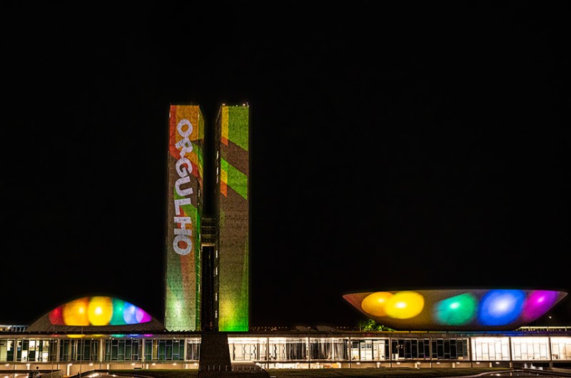 O Congresso Nacional iluminado em homenagem ao Dia do Orgulho LGBTQIA+, no ano passado - Leopoldo Silva/Agência Senado