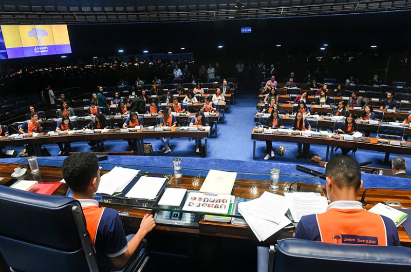 Participantes do programa Jovem Senador no Plenário do Senado em 2018