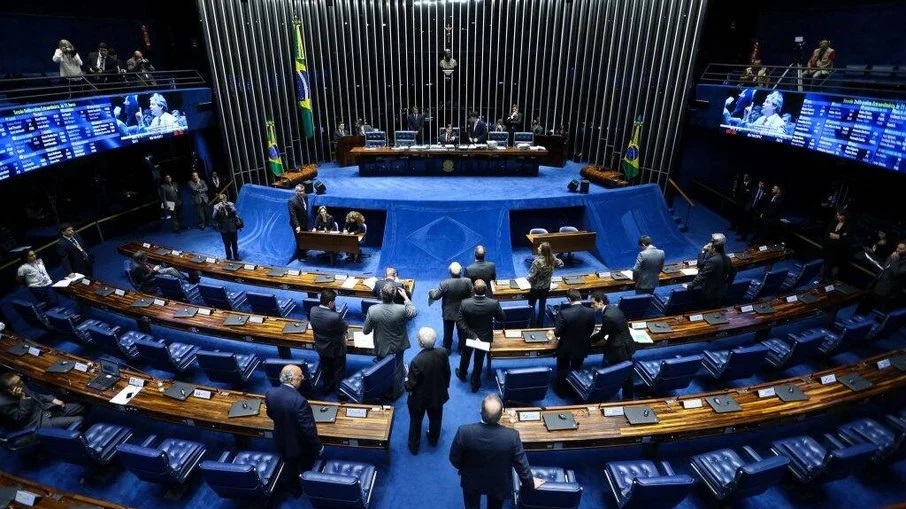 Redação 1Bilhão Educação Financeira Senado aprovou medida que altera parcelas do Auxílio Brasil e cria voucher para caminhoneiros