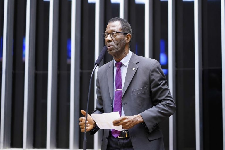 Professor Joziel, relator do projeto de lei - (Foto: Pablo Valadares/Câmara dos Deputados)