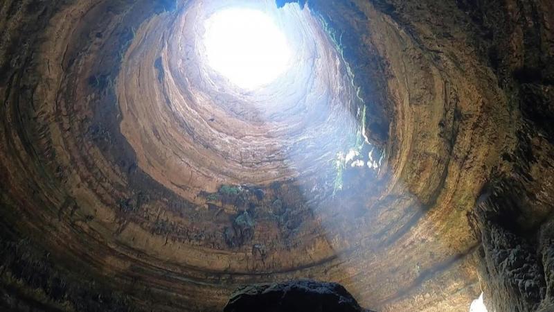 Mergulhando no ‘Poço do Inferno’ | AFP