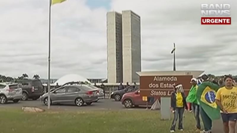 Brasília tem carreata em apoio a Bolsonaro