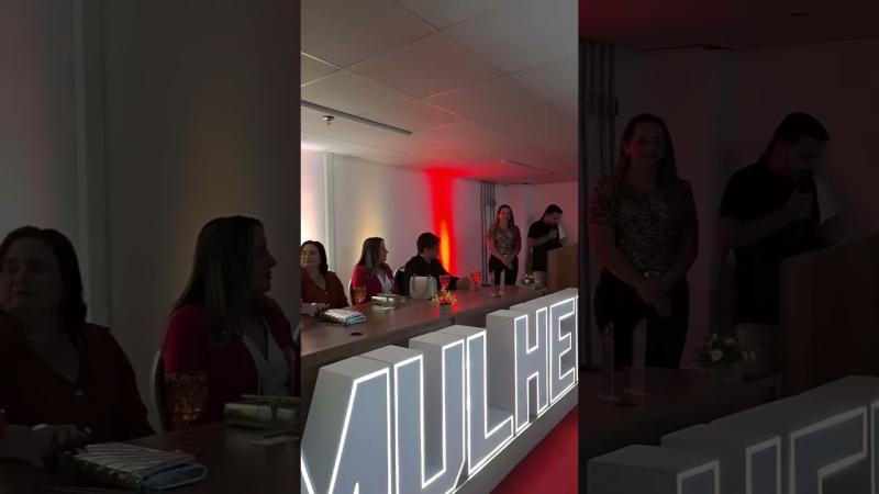 Troféu Ser Mulher: Adriana Carneiro, secretária de Educação, foi reconhecida por seu trabalho no serviço público educacional.